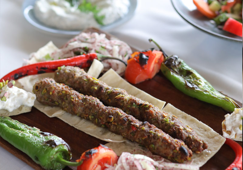 Fıstıklı Kebap Köz Et Kebapta yenir...